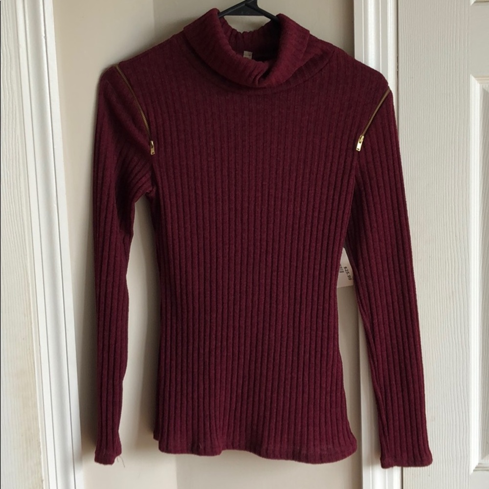 CY USA Lightweight turtle neck w shoulder zipper M